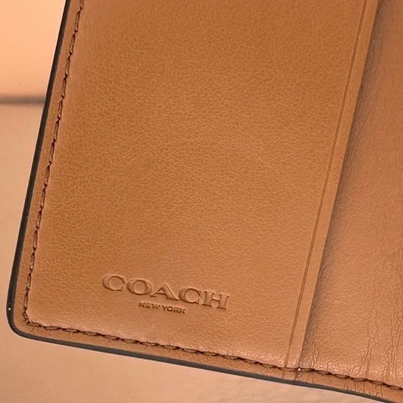 Coach Floral Print 6 Ring Key Case B4/Chalk Crossgrain Leather - Picture 11 of 14